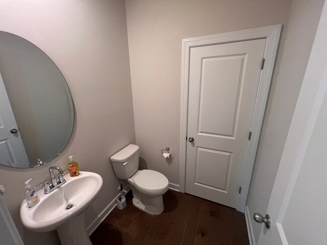 Building Photo - Room in Townhome on Memorial Pkwy