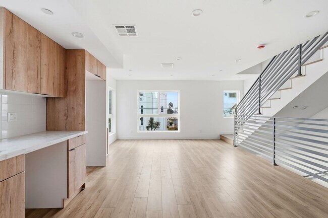 Building Photo - 206 N Union Ave