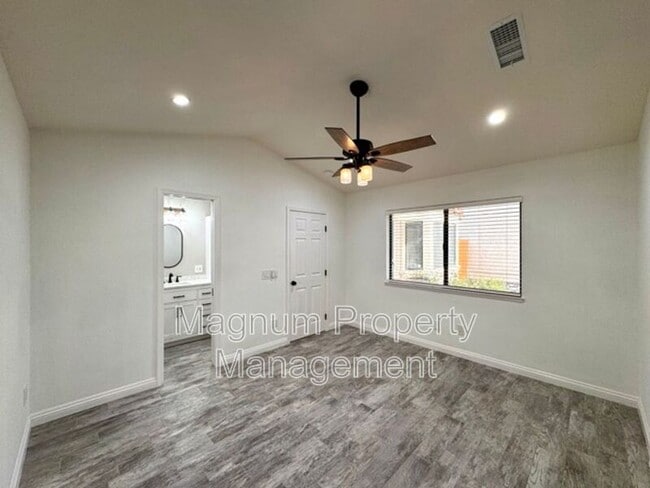 Building Photo - 27776 Spring Meadow Ct