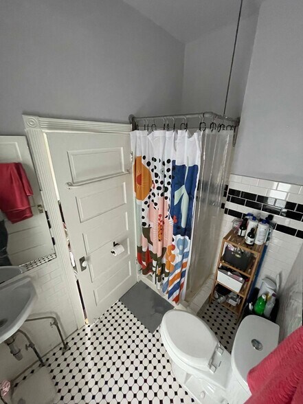 Bath - 917 East 19th Street