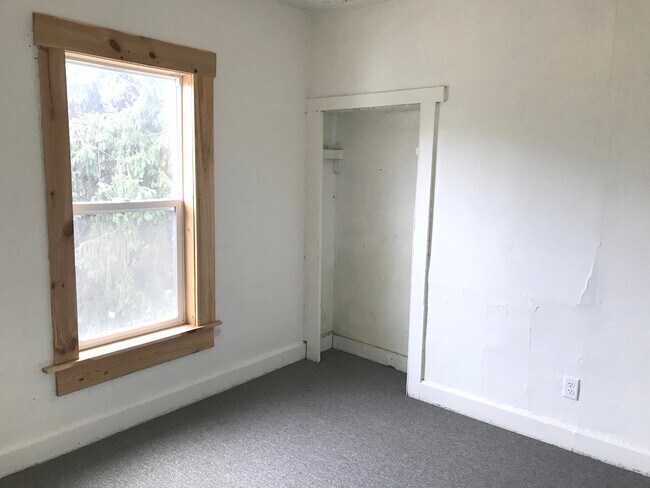 Building Photo - 1374 E Canal St