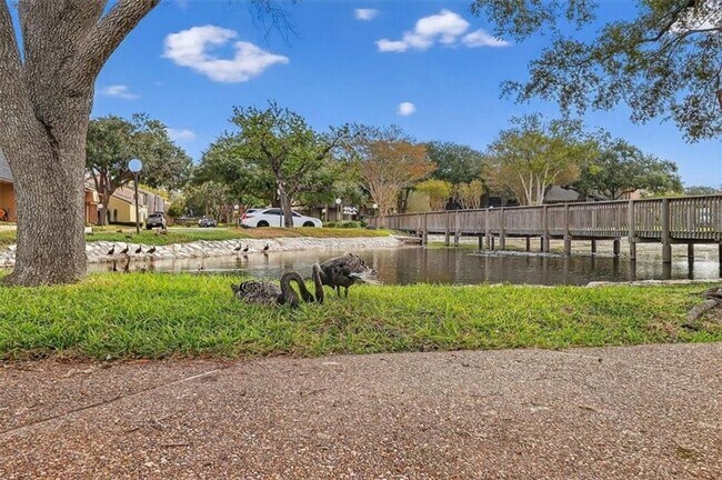 Building Photo - 145 Lake Shore Dr