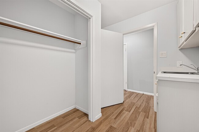 Building Photo - 2103 Winged Foot Dr