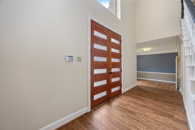Building Photo - 11930 Carriage Hill Dr