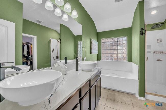 Building Photo - 5577 Perdita Dr