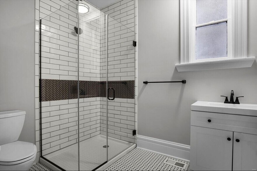 Building Photo - 3326 California Ave