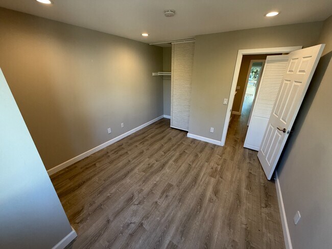 Building Photo - Spacious 2-Bedroom Townhouse with Private Patio