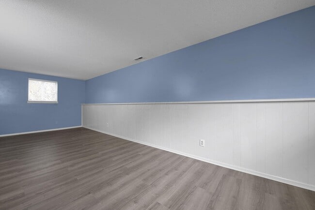 Building Photo - 4550 Glenhaven Dr