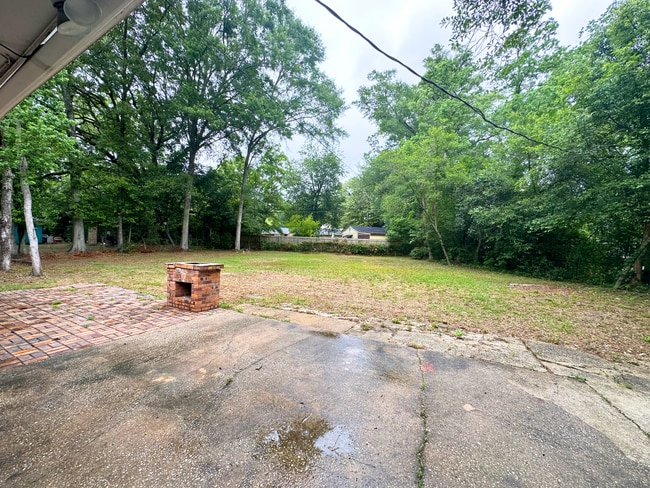 Building Photo - 1104 Garland Dr