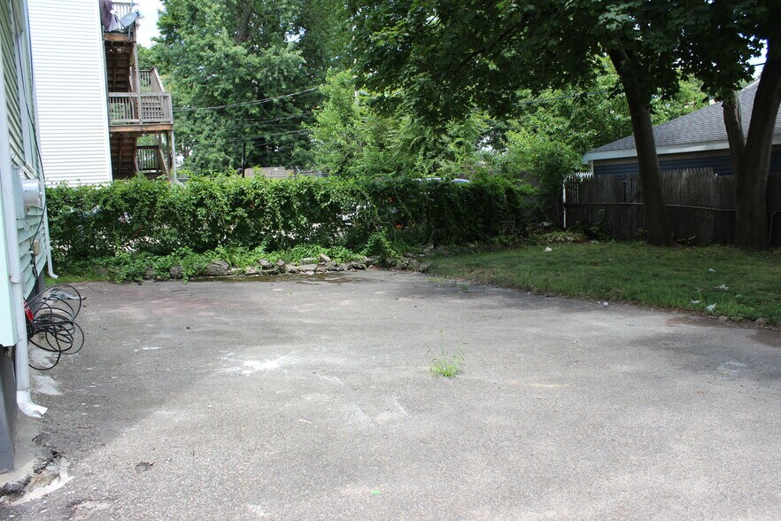 Parking - 25 Wyman St