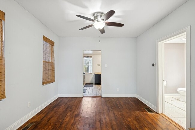 Building Photo - 1426 N Avers Ave