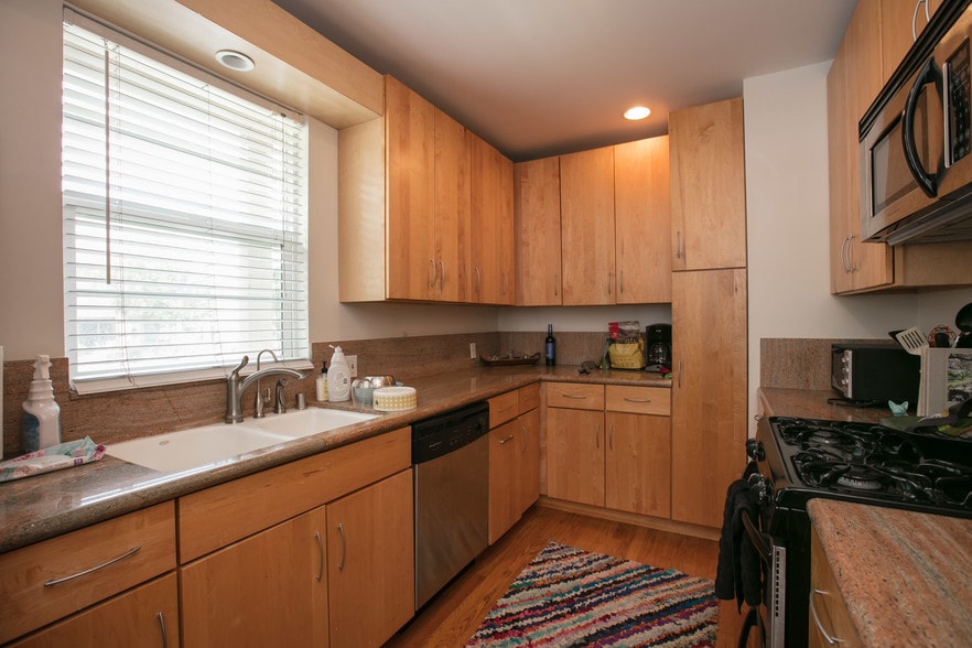 dishwasher - 1622 Franklin St