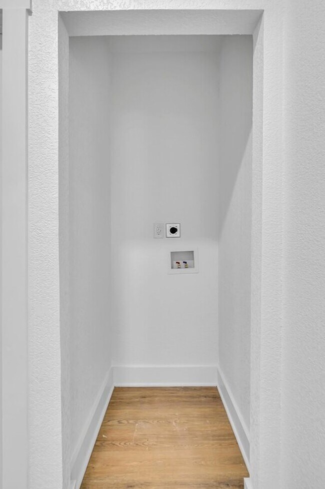 Building Photo - Spacious 4BD 2BA Home in Waco