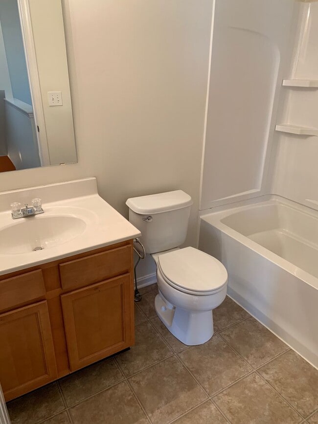 Building Photo - Beautiful 3 Bed 3 Bath Home For Rent!
