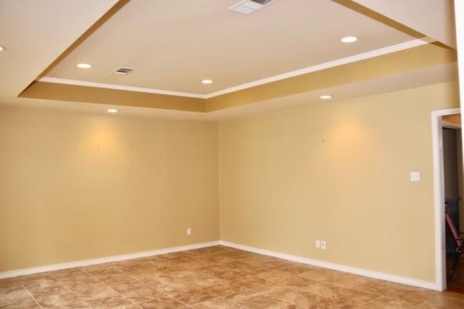 Building Photo - 903 Milroy Dr W