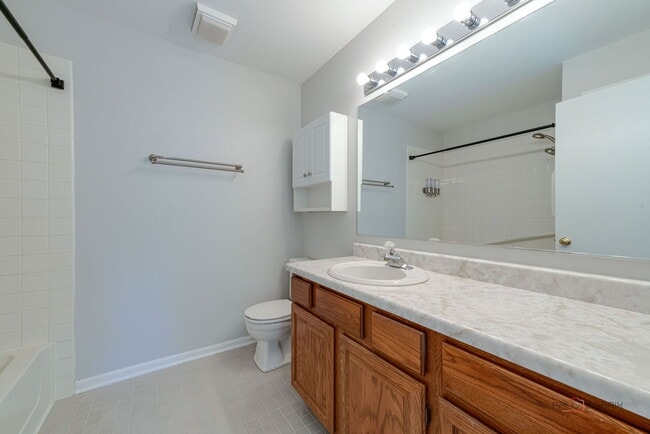 Building Photo - 1432 Hampshire Ct