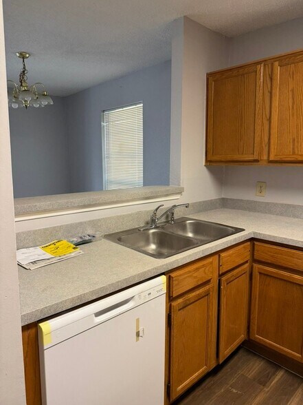 Building Photo - 3060 Gregory Ln