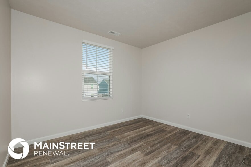 Building Photo - 13857 N Mardenis Dr W