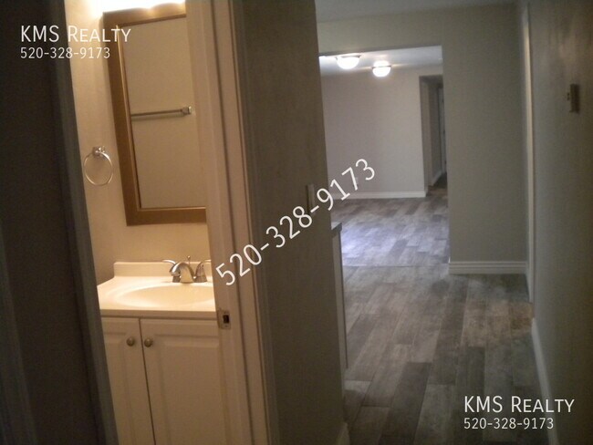 Building Photo - 2321 S Layton Pl