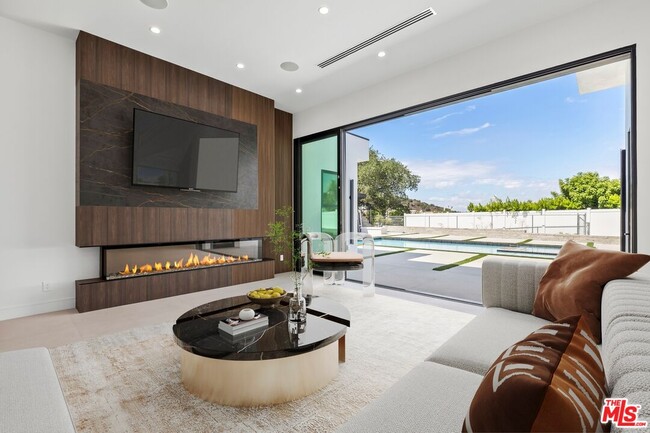 Building Photo - 16851 Encino Hills Dr