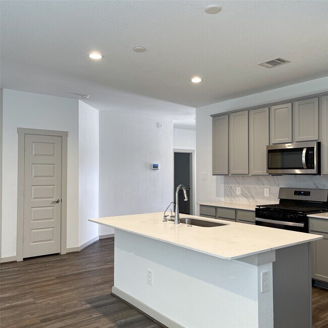 Building Photo - 6814 Bradford Ter Rd