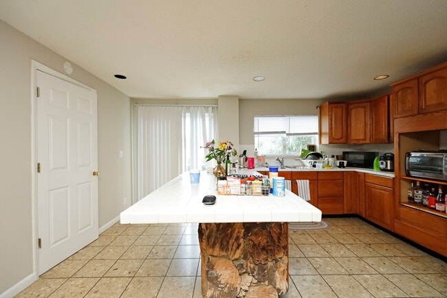 Building Photo - Great home in Chapel Hill!