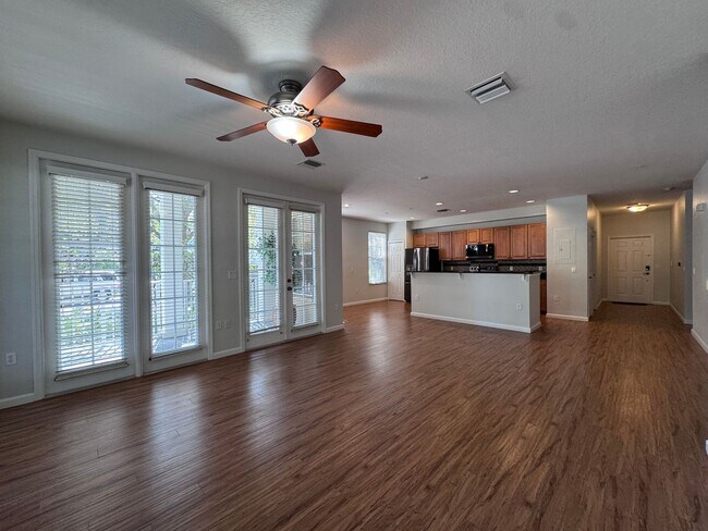 Building Photo - Bright and Inviting 3 bedroom, 2 Bath Condo in Desirable Baldwin Park