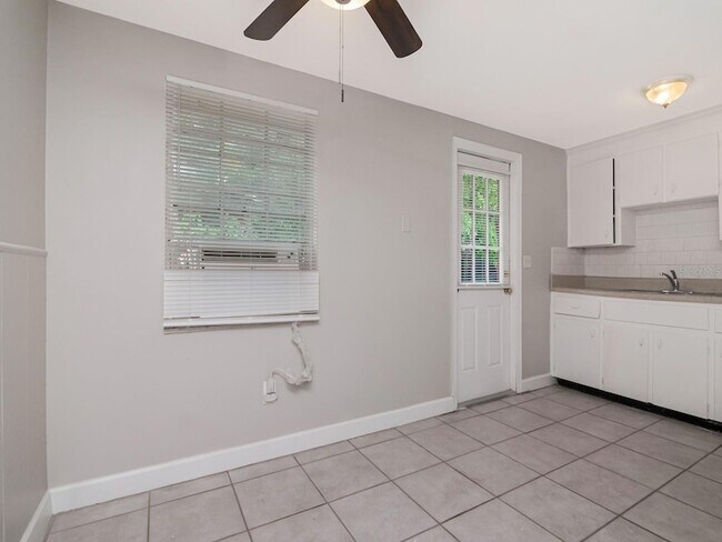 Building Photo - 104 Karde Ln