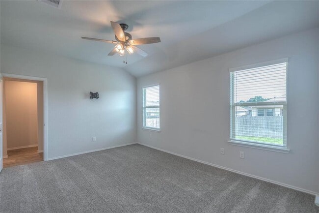 Building Photo - 204 Rockbridge Dr