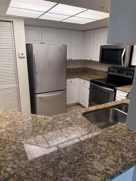 Building Photo - 500 Crestwood Ct S