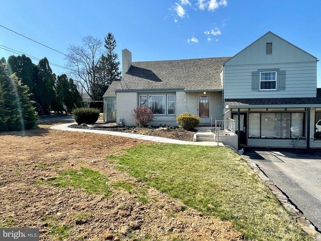 Building Photo - 241 Fort Loudon Rd