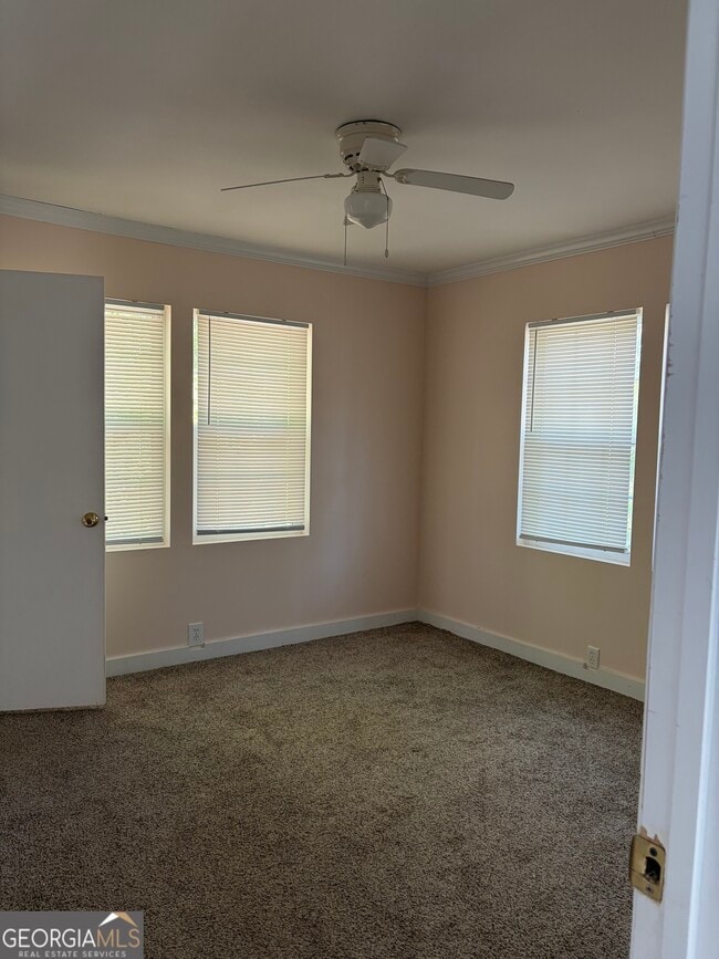 Building Photo - 102 W Grady Ave