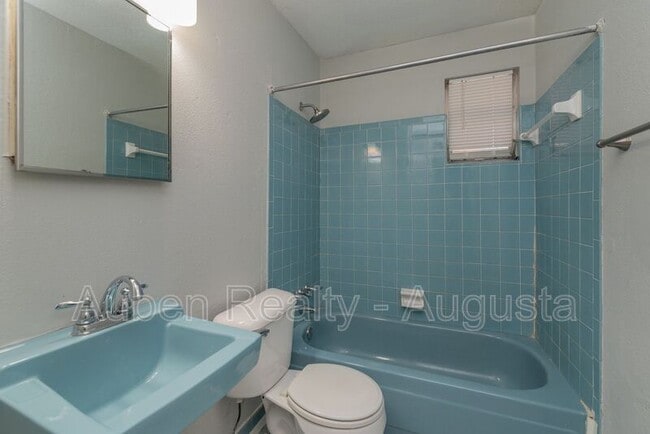 Building Photo - 1514 Bleakley St