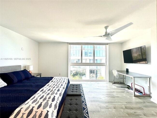 Building Photo - 15645 Collins Ave