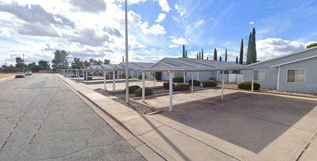 Building Photo - The Vistas at Sierra Court