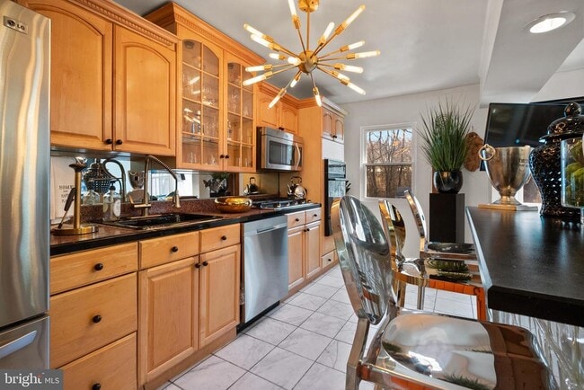 Building Photo - 2737 E Country Club Rd