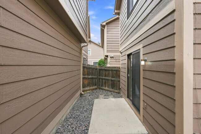 Building Photo - $2,395.95 - 2 Bed, 2.5 Bath Garden Unit in Aurora with Central AC and In Unit Laundry!