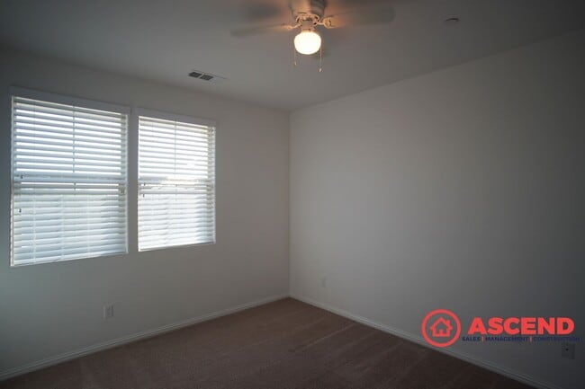 Building Photo - Beautiful 4-Bedroom Located In Highgate Co...