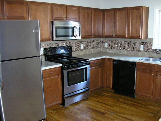 Building Photo - 1521 Normalview Dr