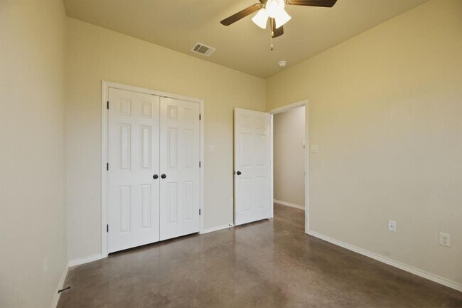 Building Photo - 153 Joanne Lp