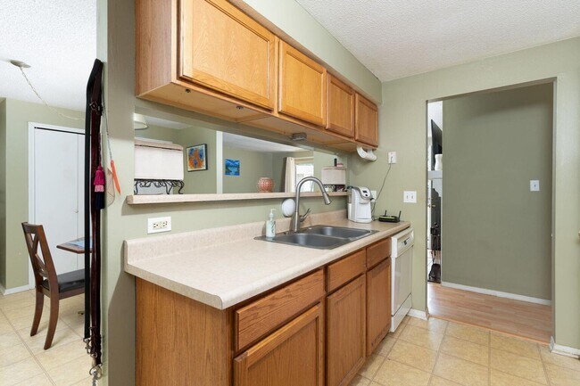 Building Photo - 2501 Grandview Cir