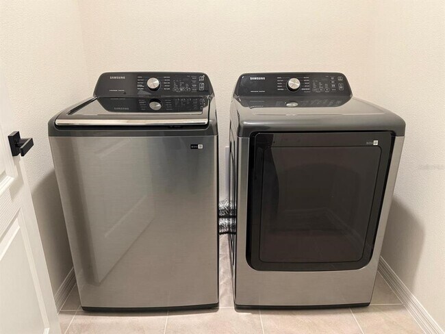 Building Photo - 17132 Edgemont Ln