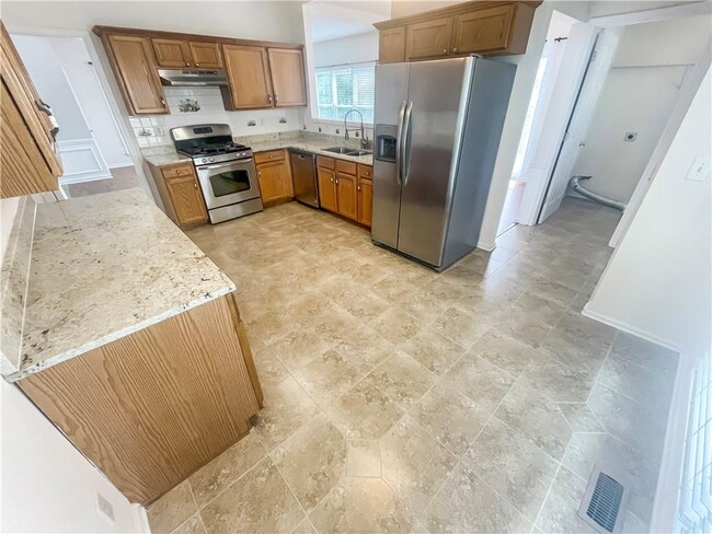 Building Photo - 140 Calborne Ct