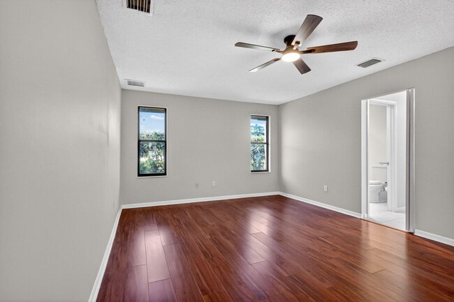 Building Photo - 870 NW 32nd Ave