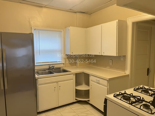 Building Photo - 1720 Grace Ave NE