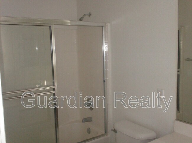 Building Photo - 5922 Hilmont St