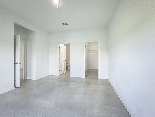 Building Photo - Townhouse For Lease in Saint Cloud