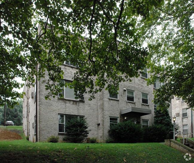 Building Photo - Muhlenberg Lakeview Apartments
