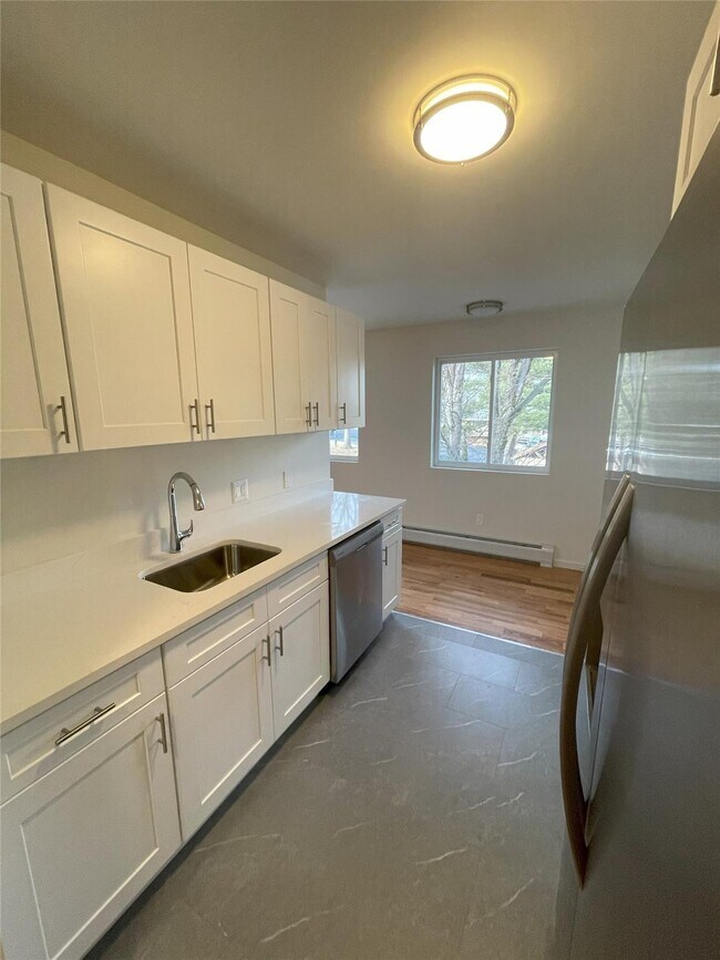 Building Photo - 3 Woods End Cir