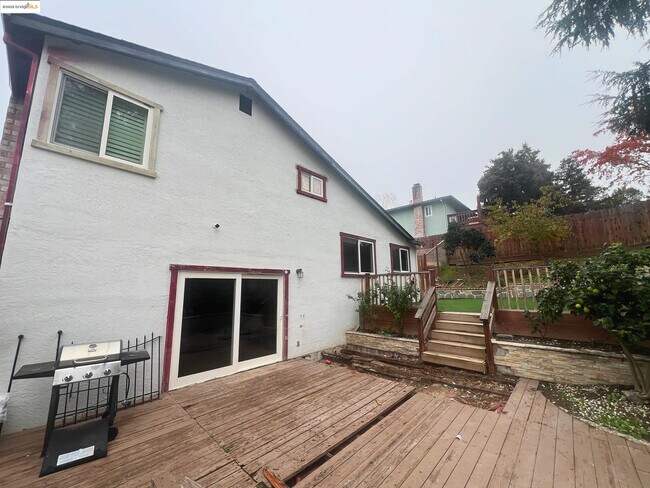 Building Photo - 2322 Peachtree Cir